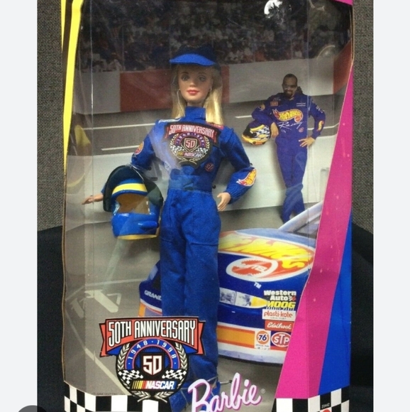 NIB VINTAGE 90s NASCAR RACING DRIVER BARBIE DOLL - Picture 2 of 4